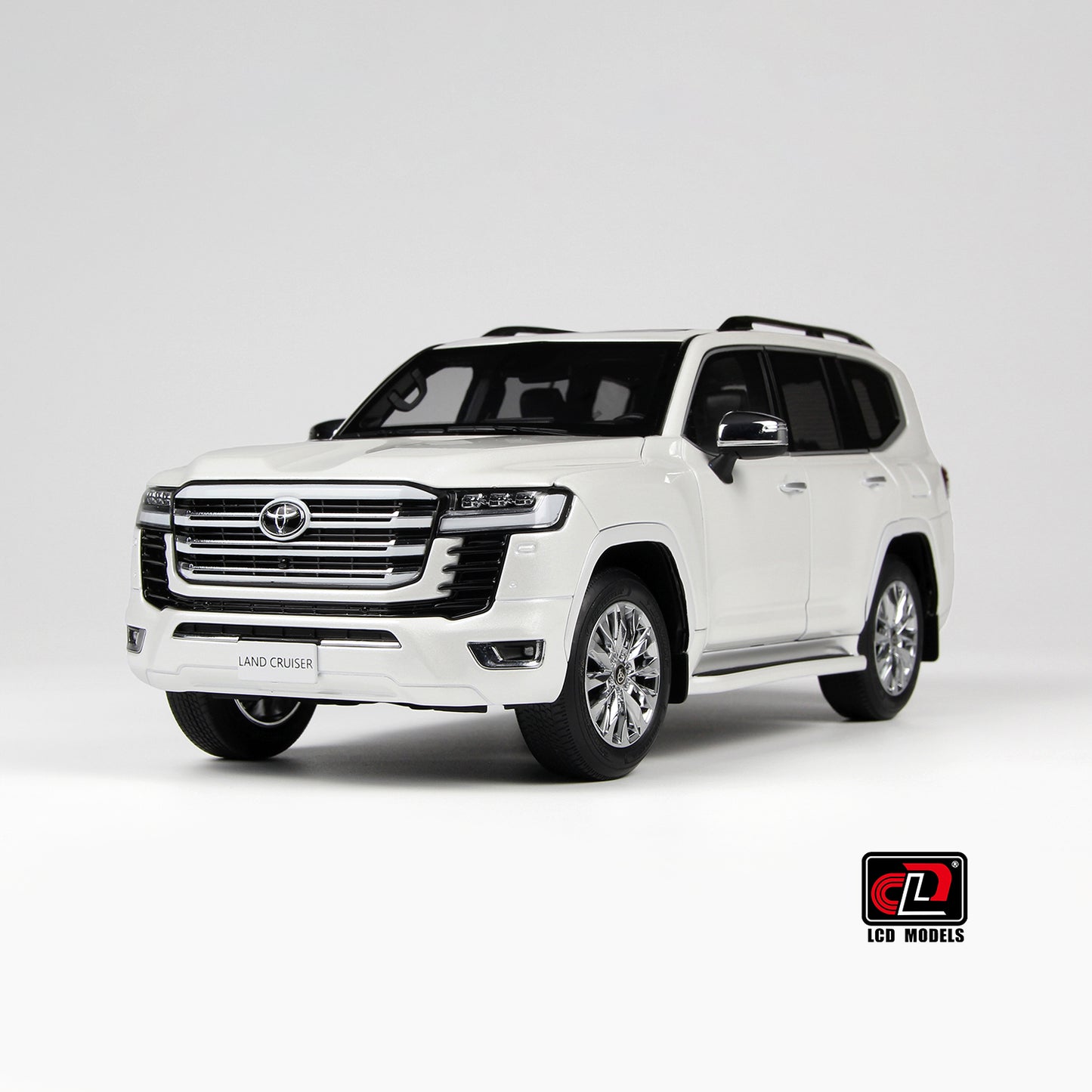 Toyota Land Cruiser 300-ZX White 1:18 scale model car - LCD Models