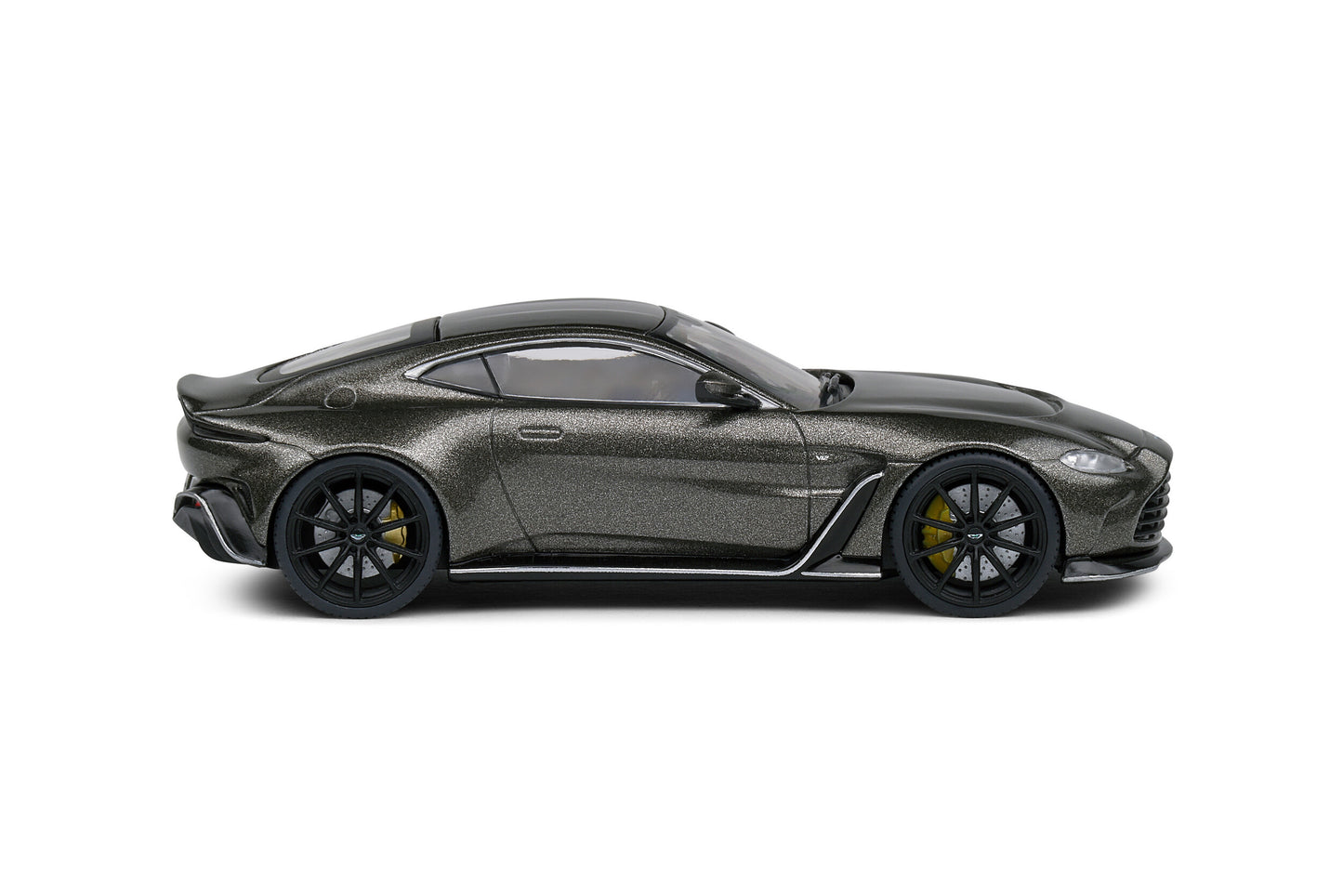 Aston Martin Vantage V12 Cumberland Grey 1:43 scale model car - Solido
