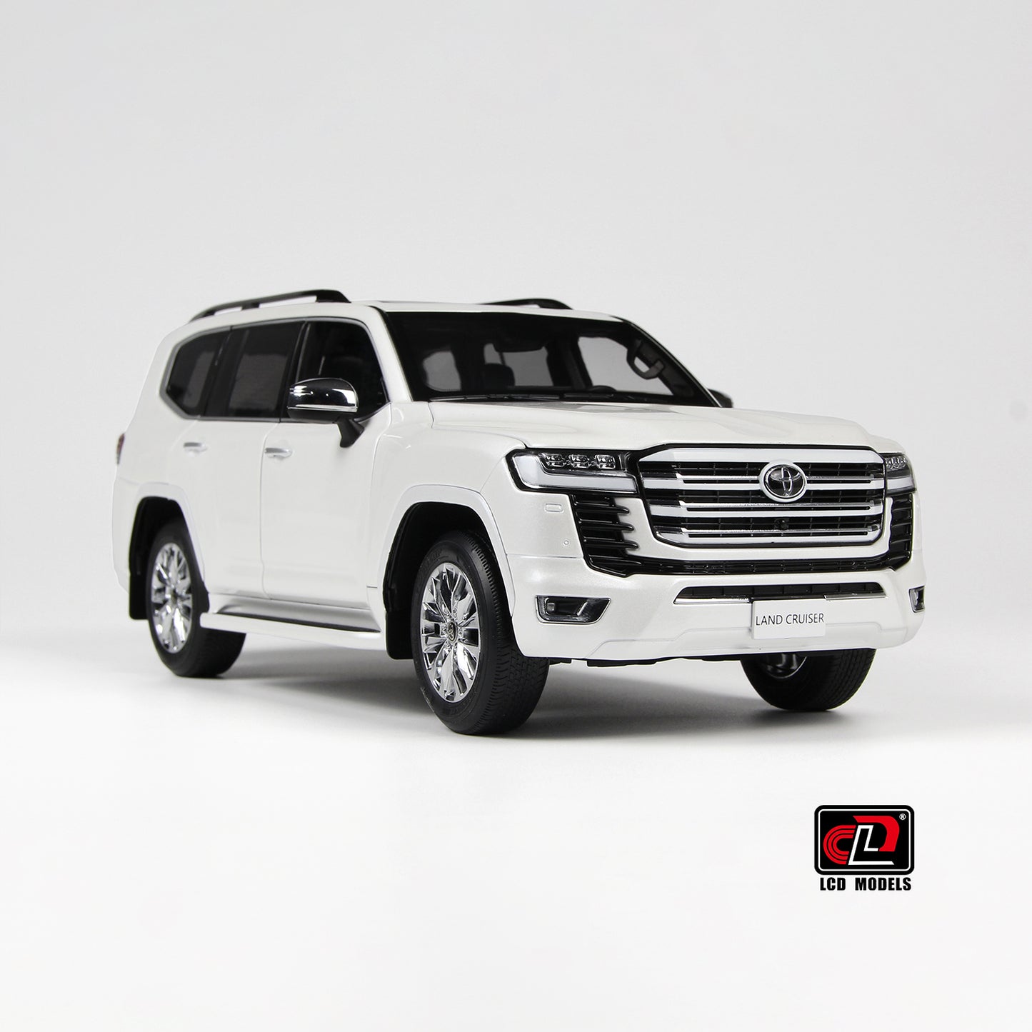 Toyota Land Cruiser 300-ZX White 1:18 scale model car - LCD Models