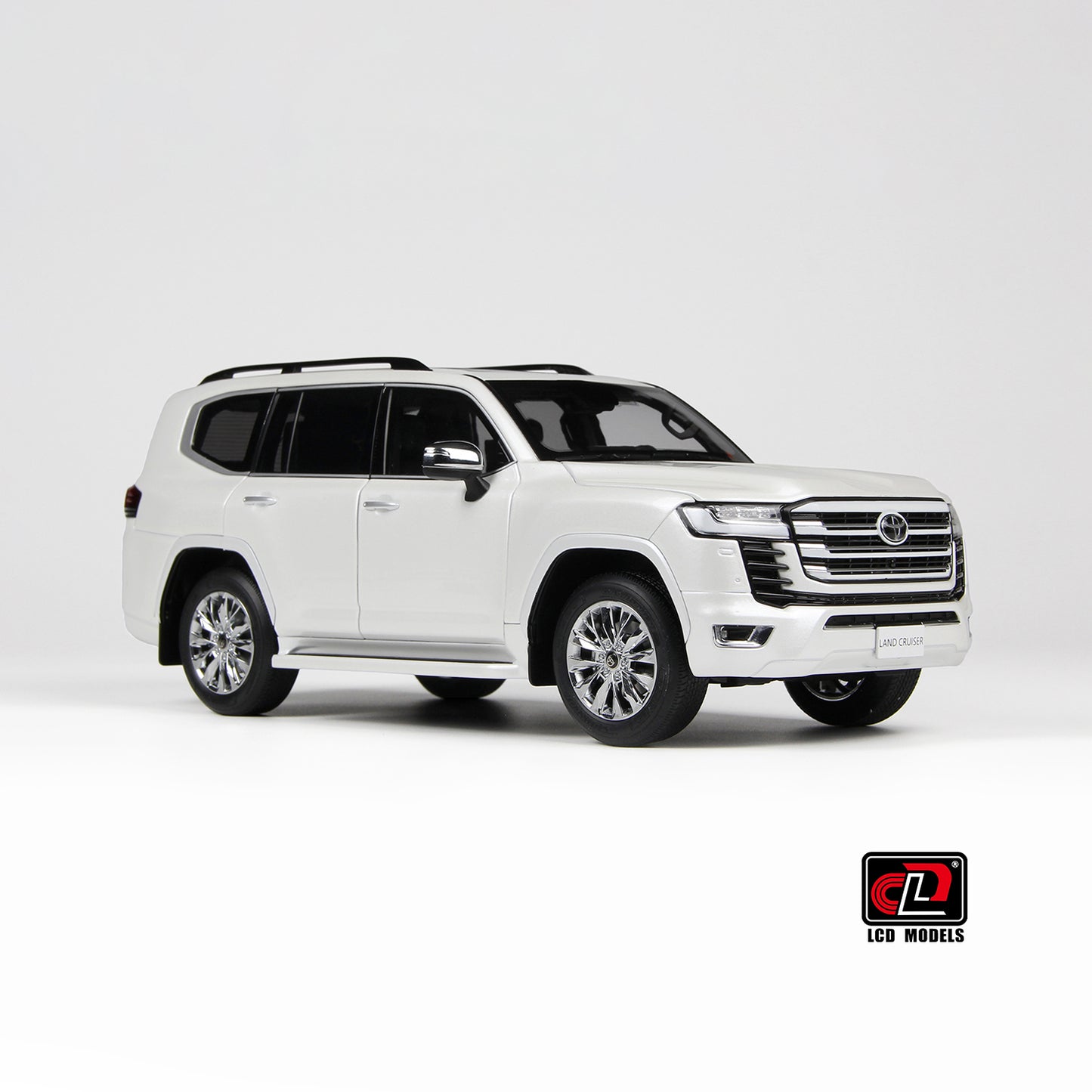 Second front perspective view of Toyota Land Cruiser White 1:18 scale model car - LCD Models