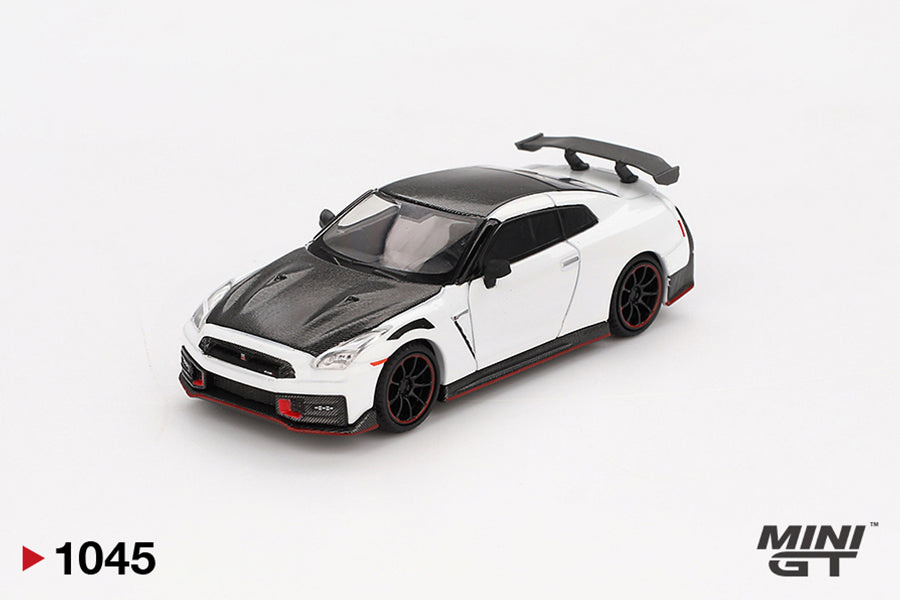 Front perspective view of Nissan GT-R Nismo 2024 Brilliant White Pearl 1:64 scale model car - Mini GT