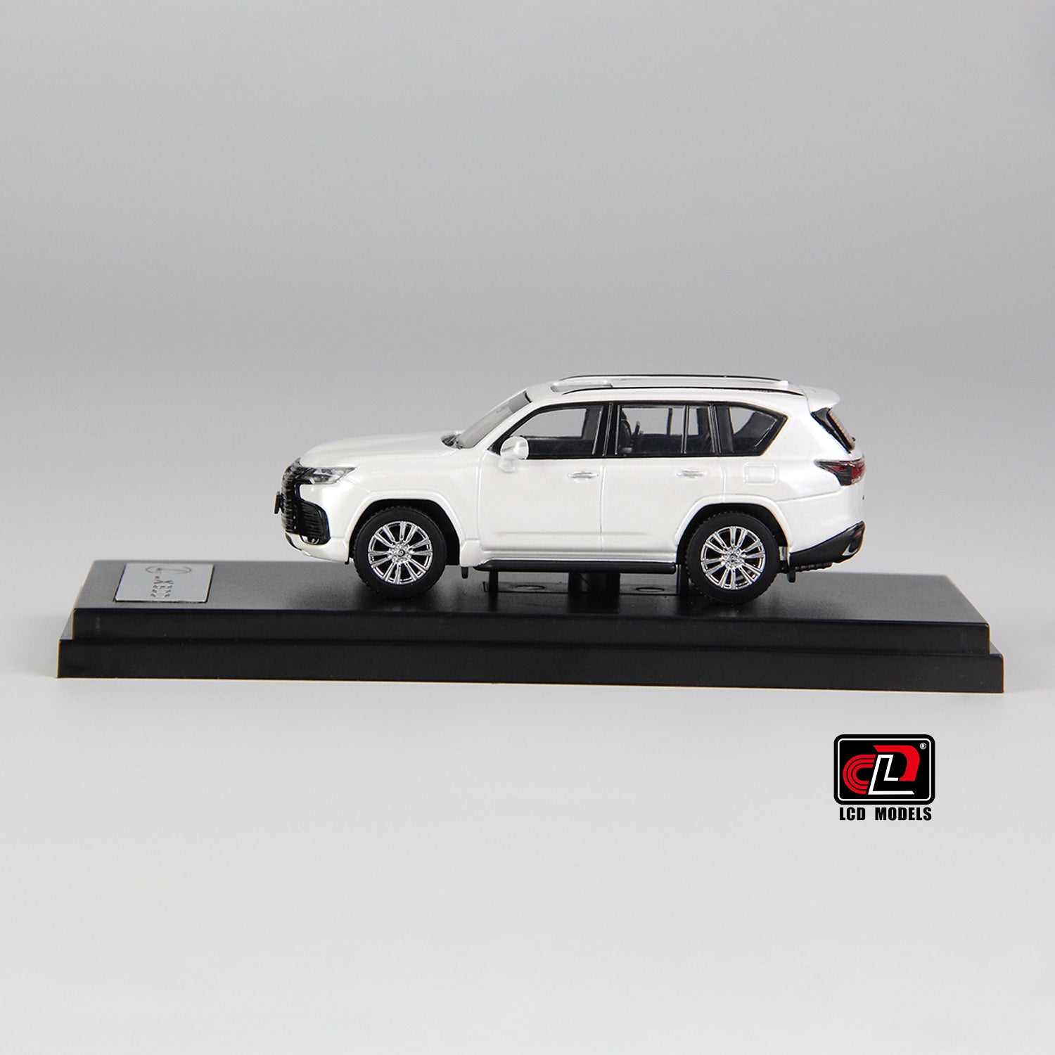side view of LCD 1:64  LX600 WHITE