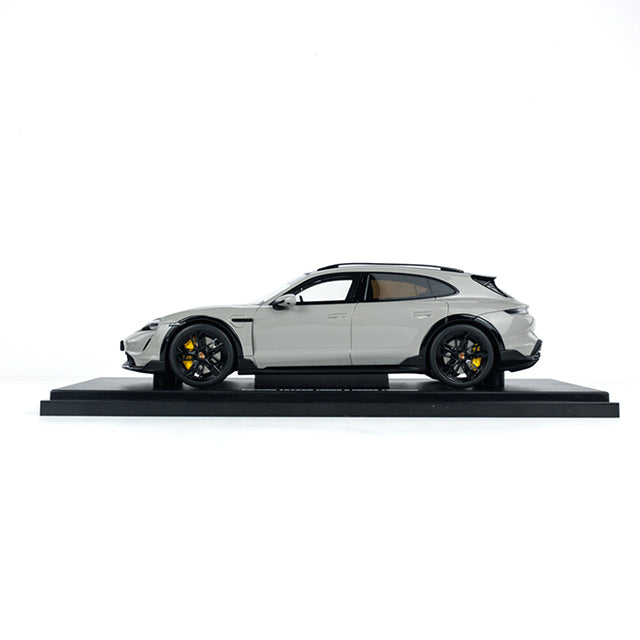Side view Porsche Taycan Turbo S Cross Turismo 1:18 scale model car by GT Spirit Product code CLDC033