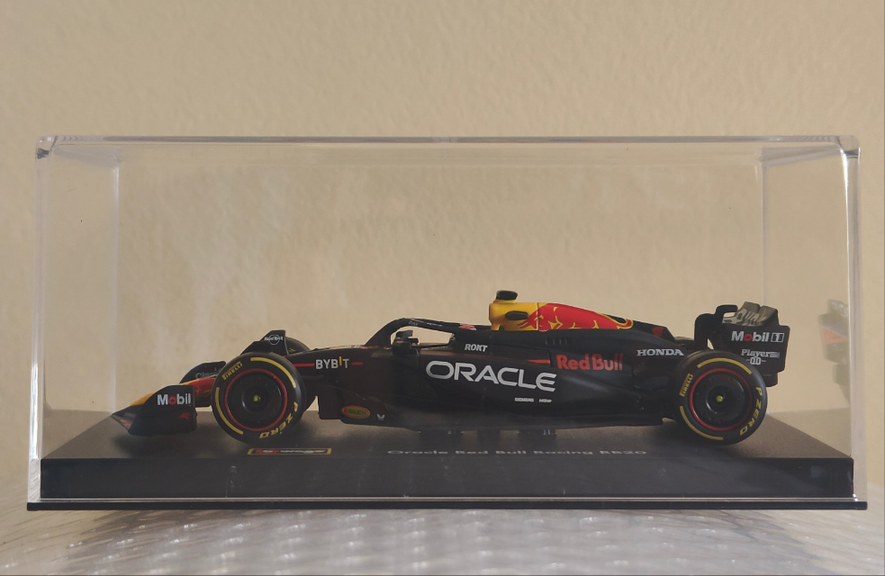 Oracle Redbull Racing Formula 12024 RB20 Max Verstappen 1:43 scale model car with Acrylic case - Bburago