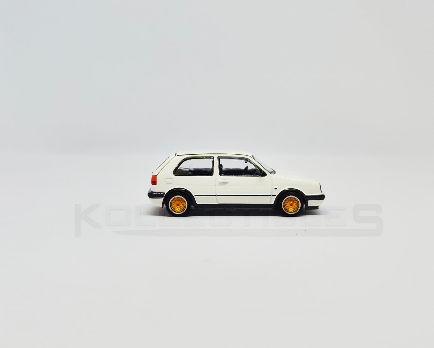 Volkswagen Golf GTI MK2 White 1:64 scale model car - Xcartoys x Poprace