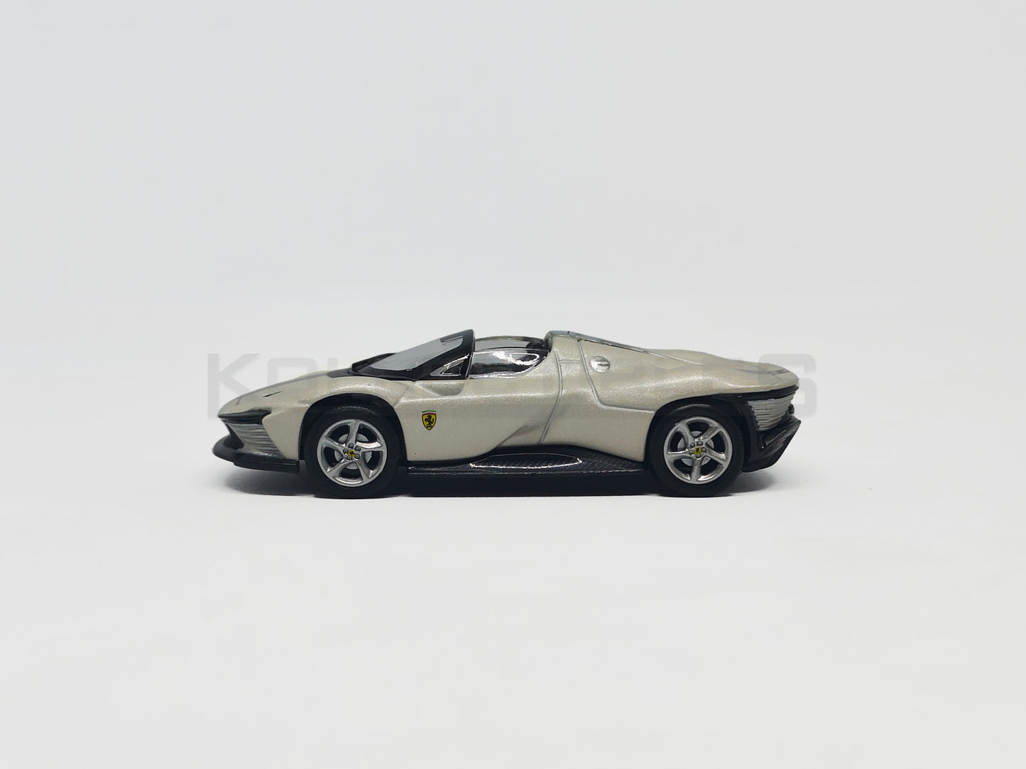 Side1 of Ferrari Daytona SP3 matte White 1:64 scale model car - Bburago