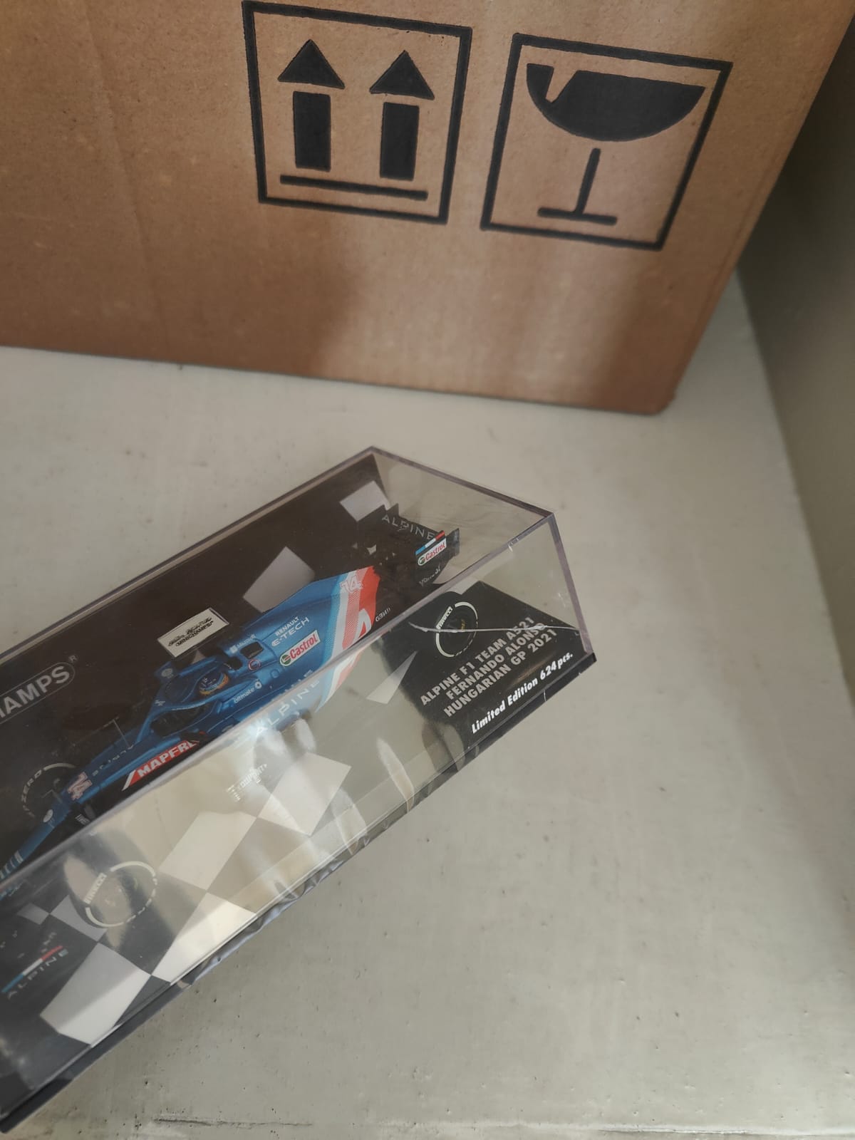 Alpine F1 Team A521 2021 1:43 scale model car - Minichamps Limited edition (624 pieces available globally) - Cracked Acrylic case