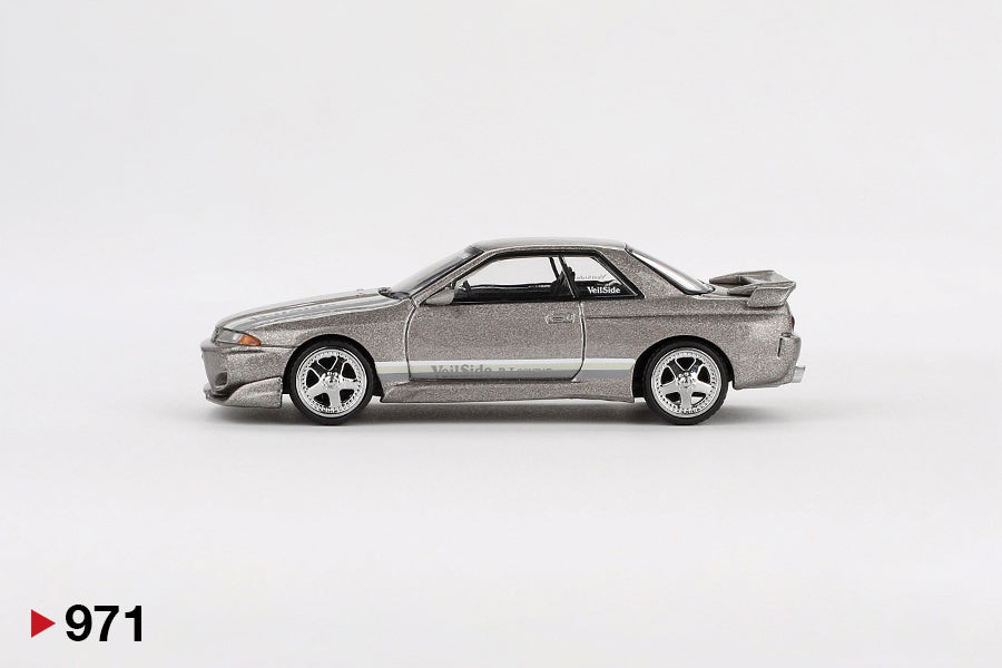 Side view of Nissan Skyline GT-R (R32) Veilside Combat C-I Veilside Combat Grey 1:64 scale model car - Mini GT