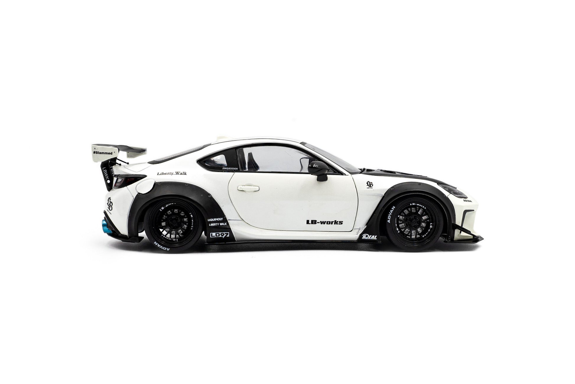 side view of Toyota GR86 Liberty walk Body Kit Pearl White 2024 1:18 scale model car - Solido