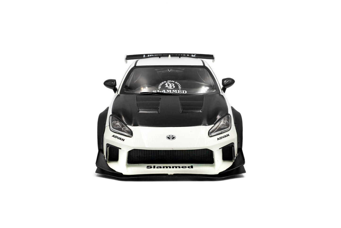 front view of Toyota GR86 Liberty walk Body Kit Pearl White 2024 1:18 scale model car - Solido