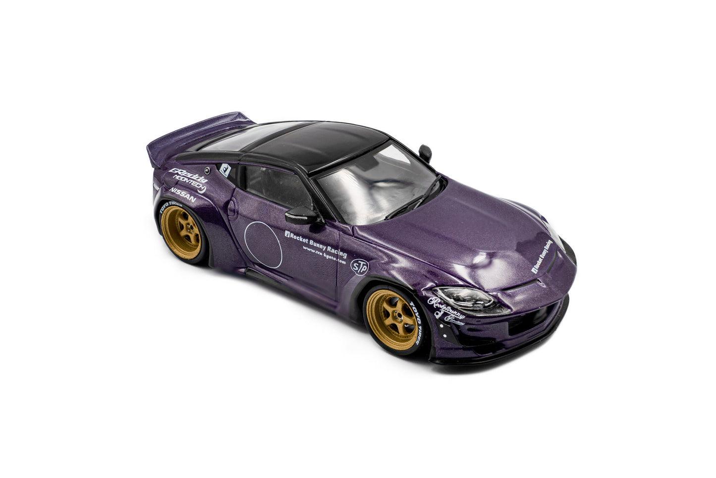 front perspective view of Nissan GTR35 LBWK Silouette Green 2019 1:43 scale model car - Solido