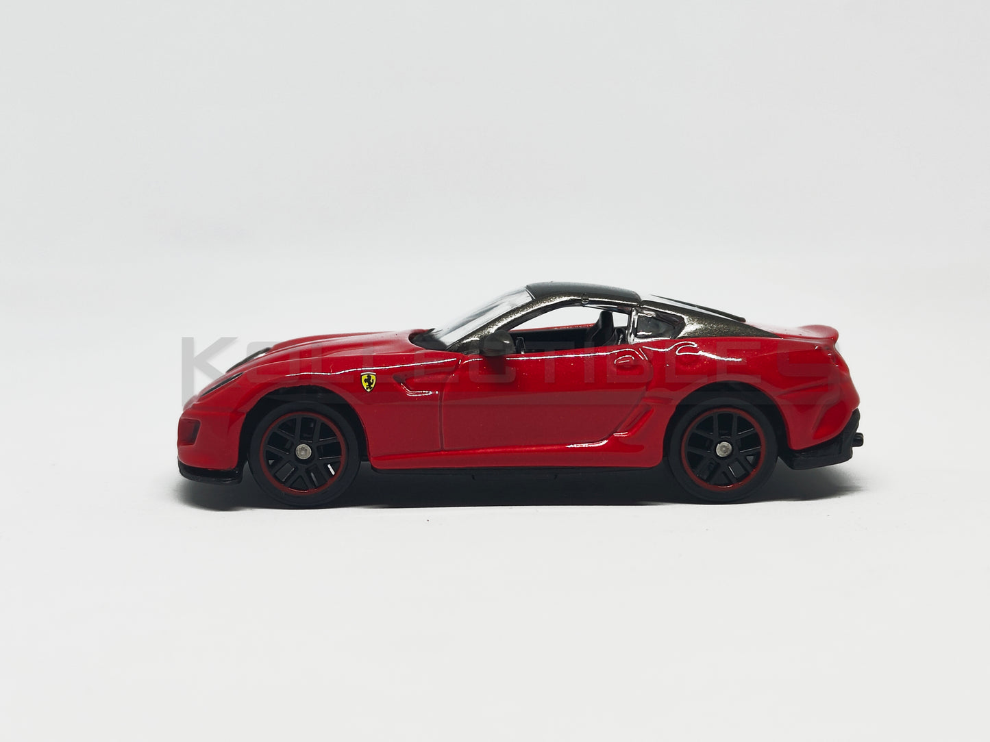 side 2 view Ferrari 599 GTO Red 1:64 scale model car - Bburago