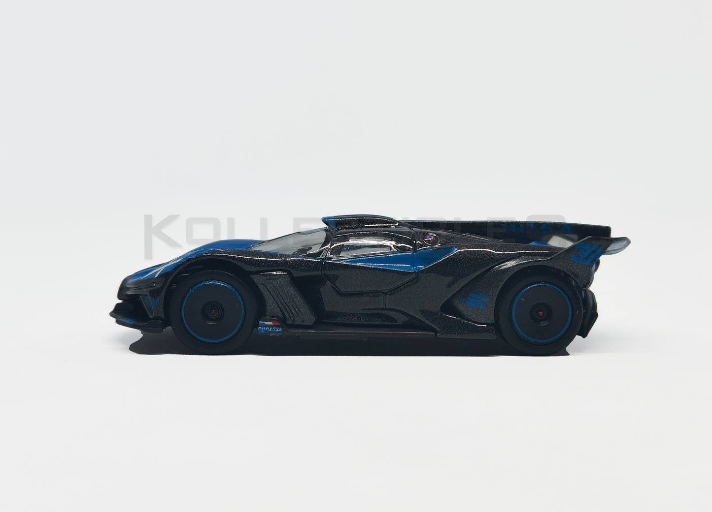 Bugatti Bolide - Blue and Black 1:64 scale model car - Bburago