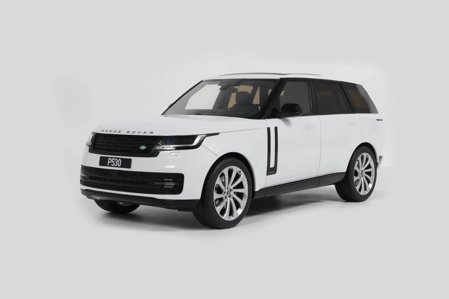 RANGE ROVER P530 AUTOBIOGRAPHY WHITE 2024 1:18 scale model car - GT SPIRIT