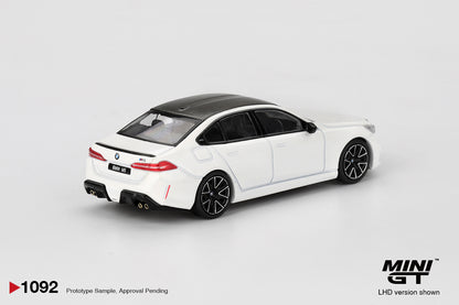 Mini GT 1:64 BMW M5 Alpine White diecast model car view 1