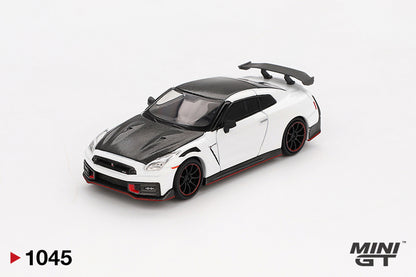 Front perspective view of Nissan GT-R Nismo 2024 Brilliant White Pearl 1:64 scale model car - Mini GT