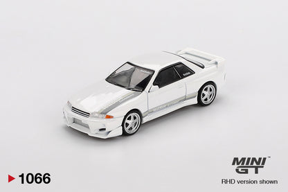 Front perspective view of Nissan Skyline GT-R (R32) VeilSide Combat C-I White 1:64 scale model car - Mini GT