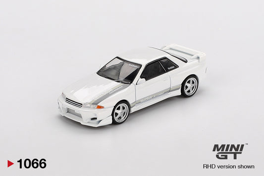 Front perspective view of Nissan Skyline GT-R (R32) VeilSide Combat C-I White 1:64 scale model car - Mini GT