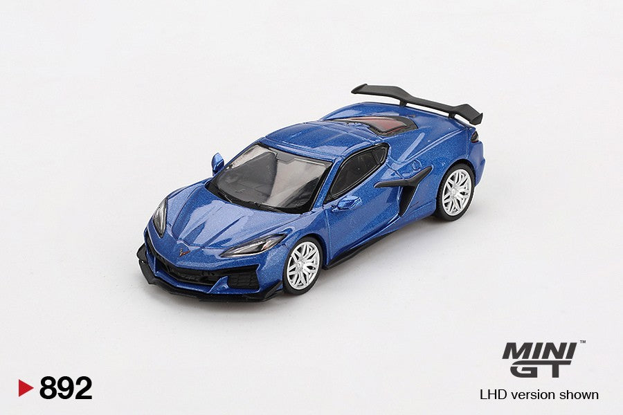 Front perspective view of Chevrolet Corvette Z06 2023 Elkhart Lake Blue Metallic 1:64 scale model car by Mini GT