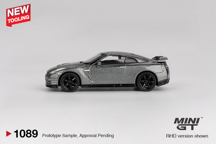 SIDE VIEW OF NISSAN GT-R 2013 Dark Metal Gray (NISMO R35 CRS Version) 1:64 scale model car - Mini GT