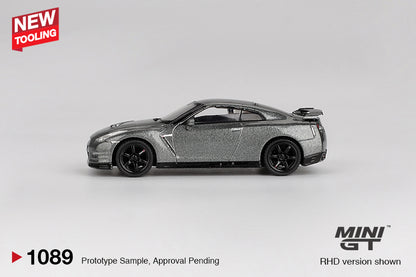 SIDE VIEW OF NISSAN GT-R 2013 Dark Metal Gray (NISMO R35 CRS Version) 1:64 scale model car - Mini GT