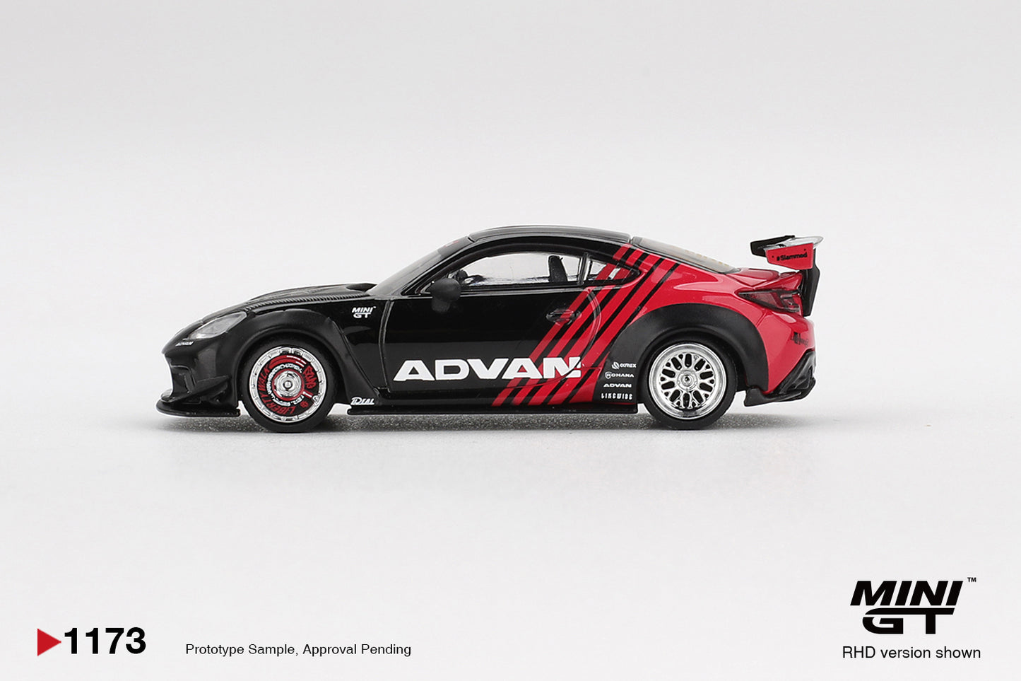 Toyota GR86 LB Nation Advan 1:64 Mini GT - side