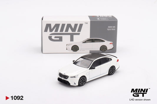 Mini GT 1:64 BMW M5 Alpine White diecast model car view 2