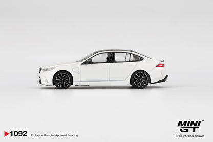 Mini GT 1:64 BMW M5 Alpine White diecast model car view 4