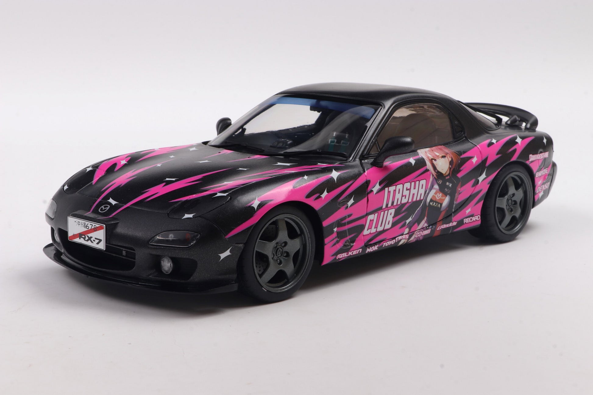 Front perspective view of Mazda RX7 FD3RS Solido works Itasha Club Pink 1999 1:18 scale model car - Solido