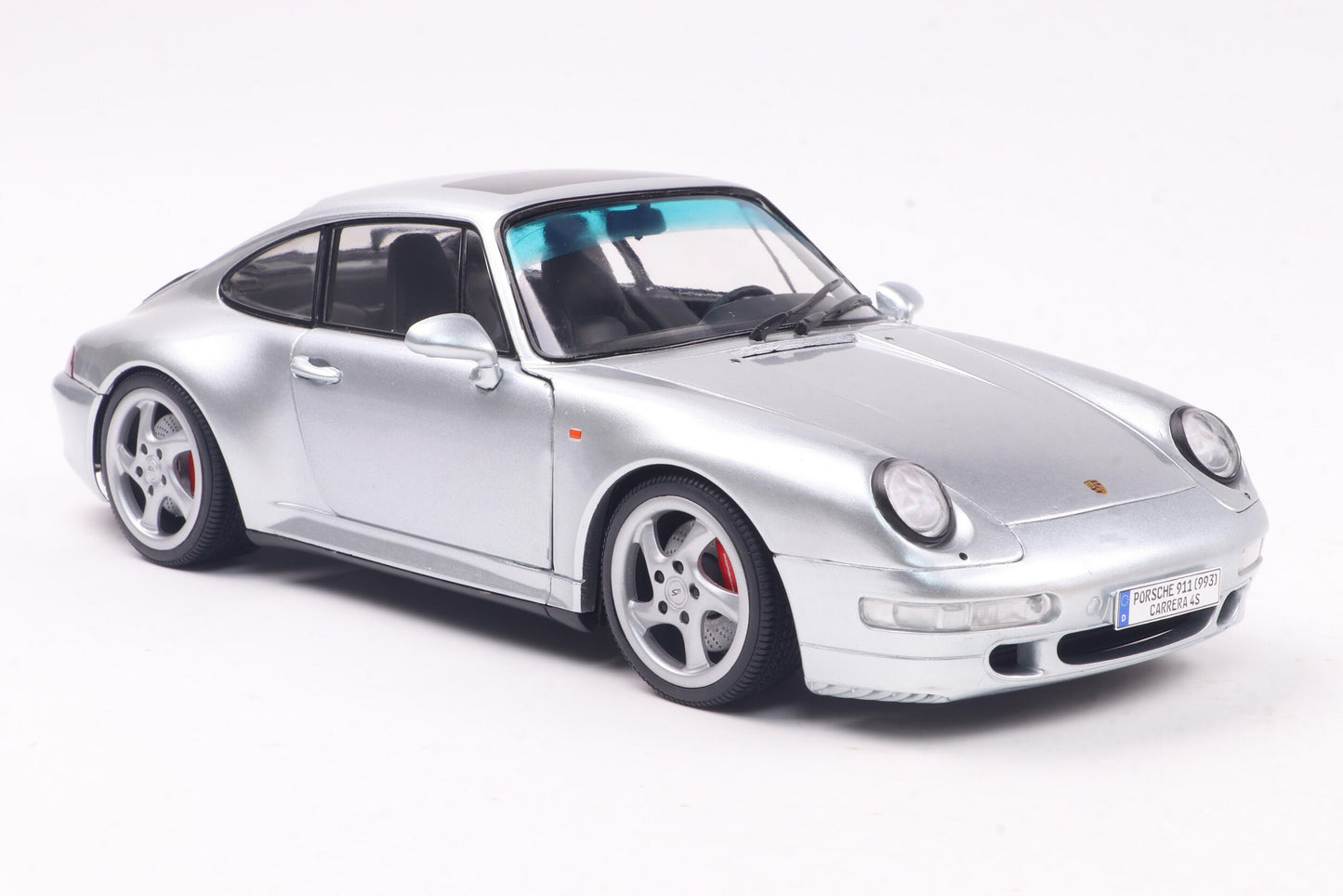Front2 perspective view of Porsche 911 (993) 4S Polar Silver 1996 1:18 scale model car - Solido