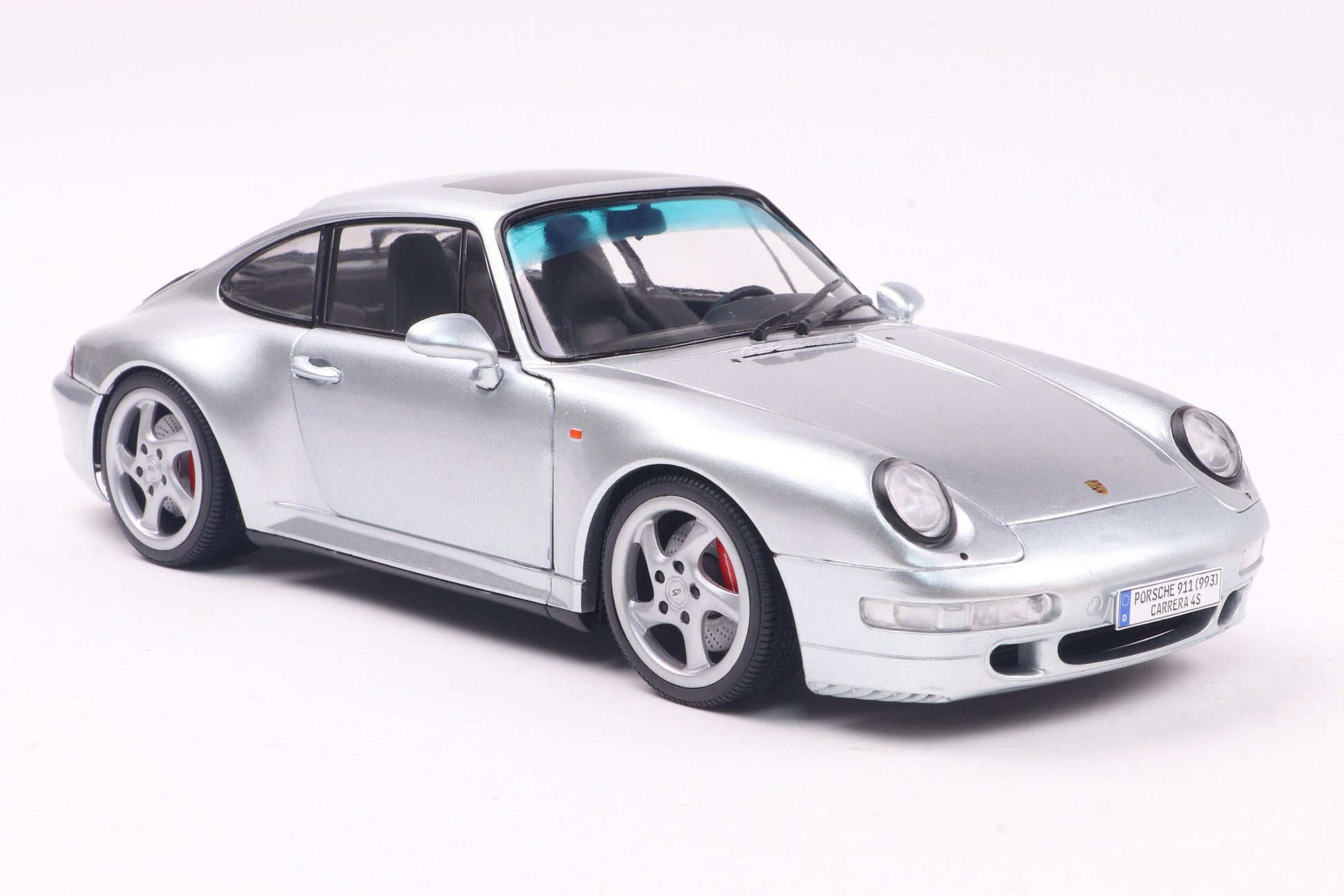 Front2 perspective view of Porsche 911 (993) 4S Polar Silver 1996 1:18 scale model car - Solido