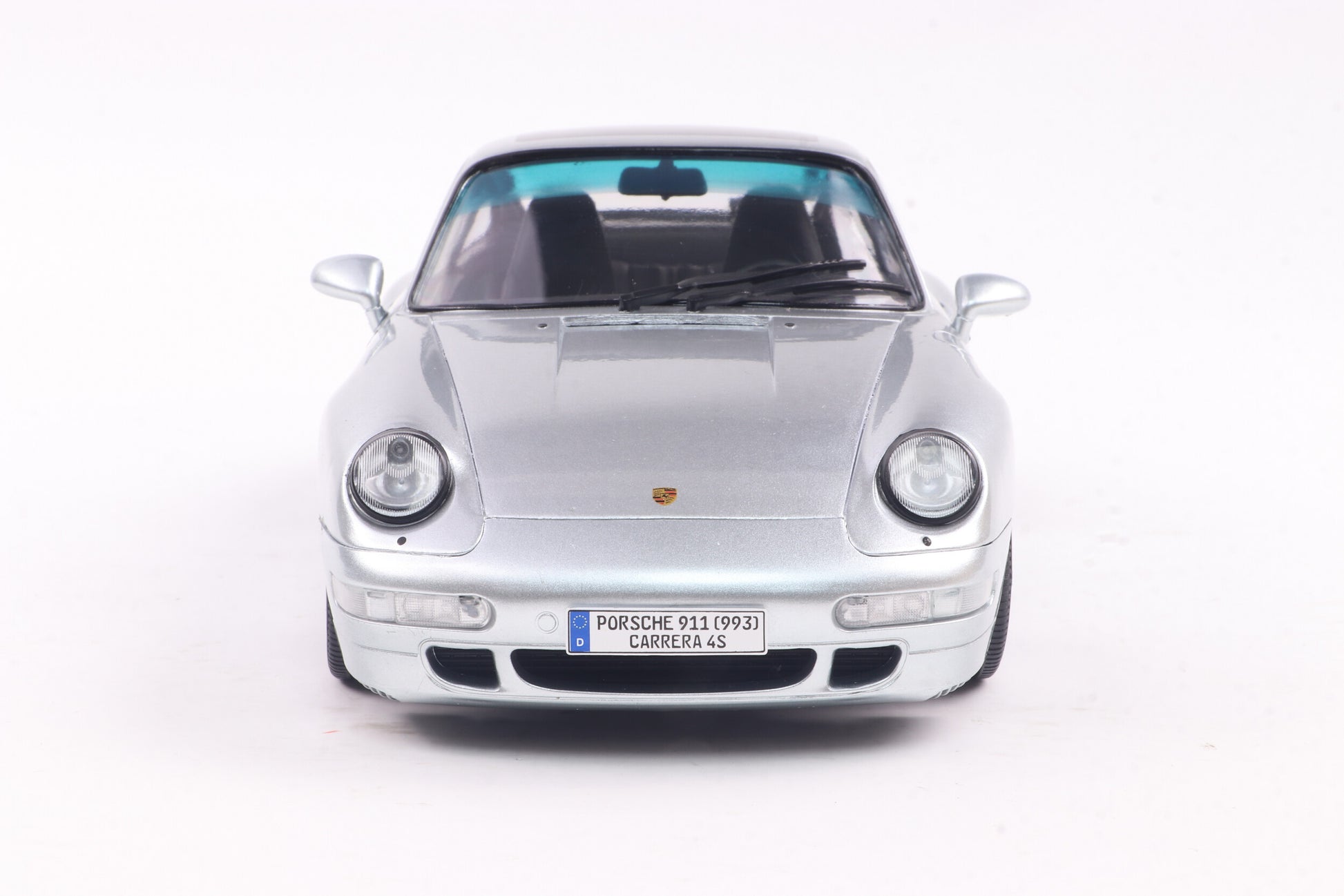 Front view Porsche 911 (993) 4S Polar Silver 1996 1:18 scale model car - Solido