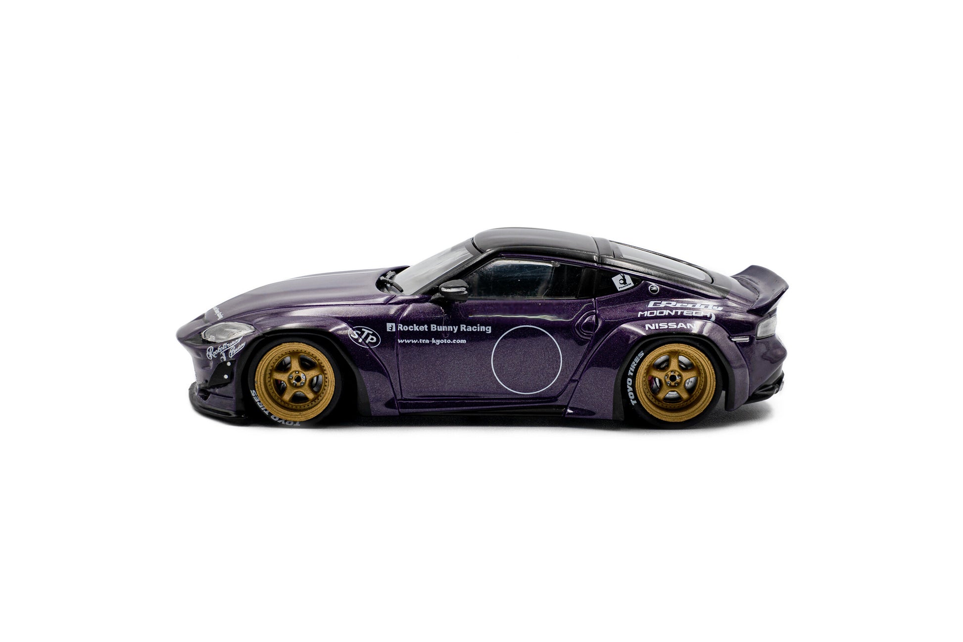 Side2 view of Nissan GTR35 LBWK Silouette Green 2019 1:43 scale model car - Solido