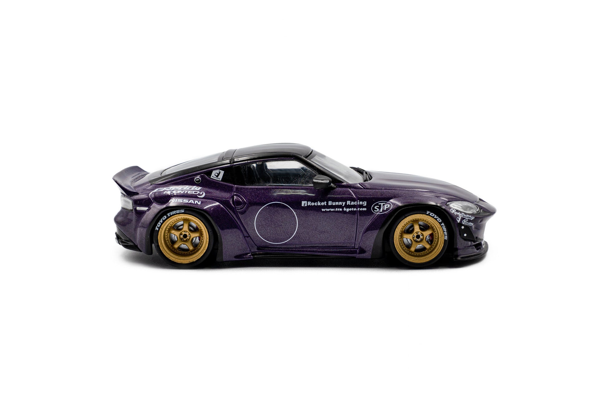 Side view of Nissan GTR35 LBWK Silouette Green 2019 1:43 scale model car - Solido