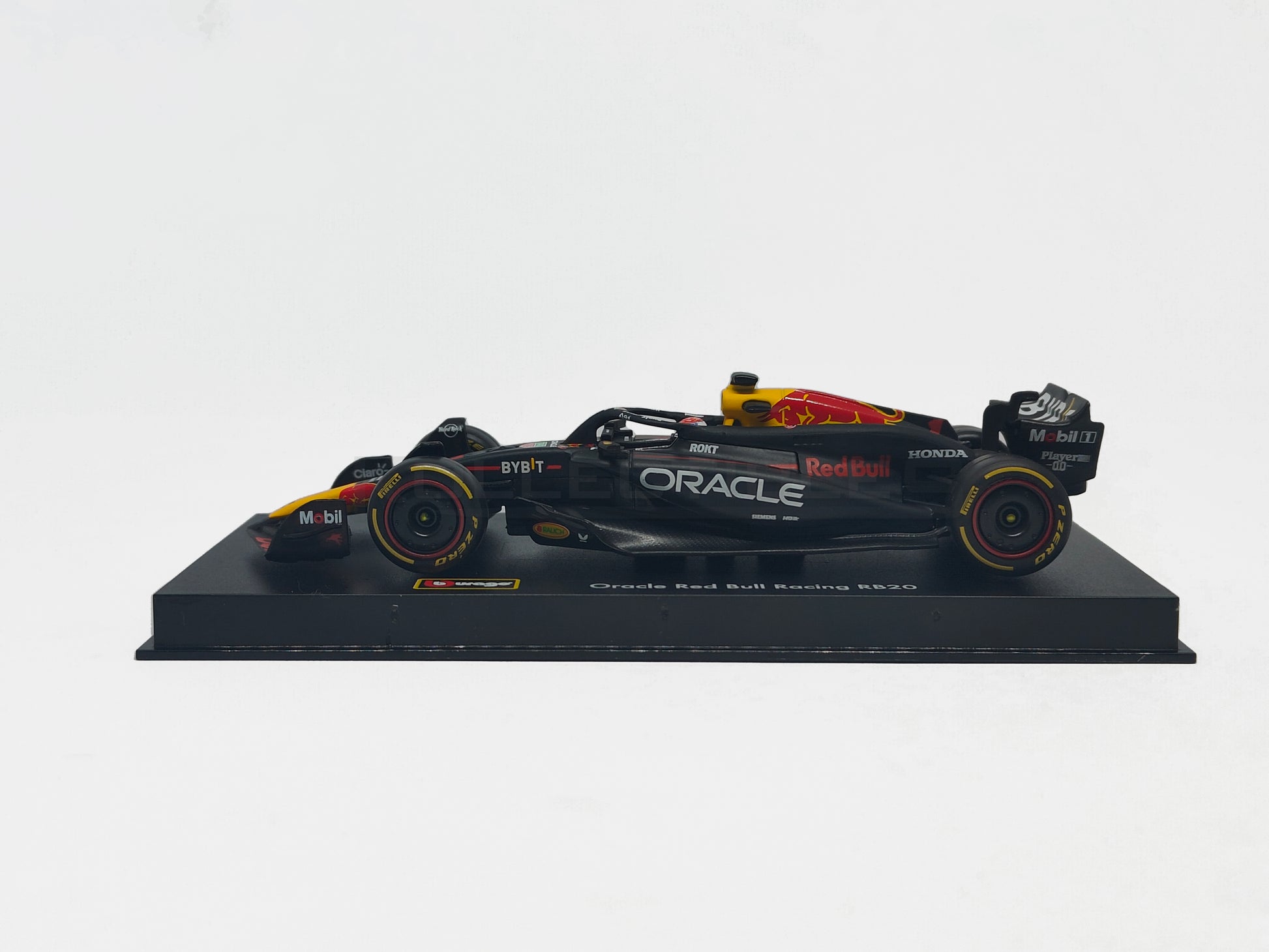 side view of Oracle Red bull Racing Formula 1 2024 RB20 Max Verstappen 1:43 scale model car with Acrylic case - Bburago